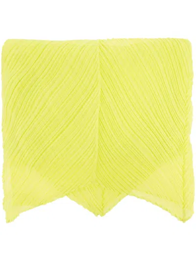 Issey Miyake Pointed-tip Plissé Scarf In Yellow