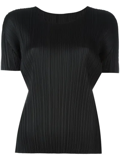 Issey Miyake Geripptes T-shirt In Black