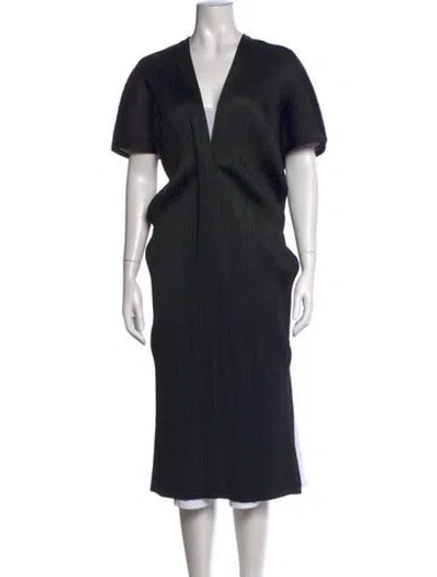 Pre-owned Issey Miyake Robe In Black