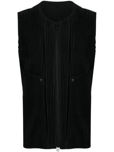 Issey Miyake Round-neck Ribbed Vest In Black
