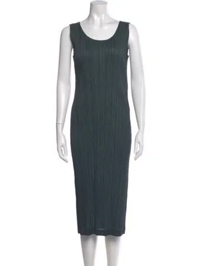 Pre-owned Issey Miyake Scoop Neck Midi Length Dress In Green