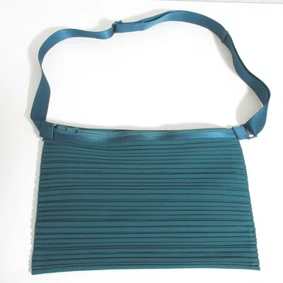 Pre-owned Issey Miyake Shoulder Bag () In Green