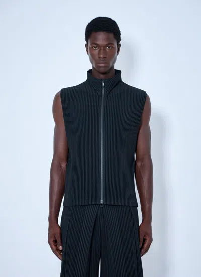 Issey Miyake Sleeveless Ribbed Gilet In Black