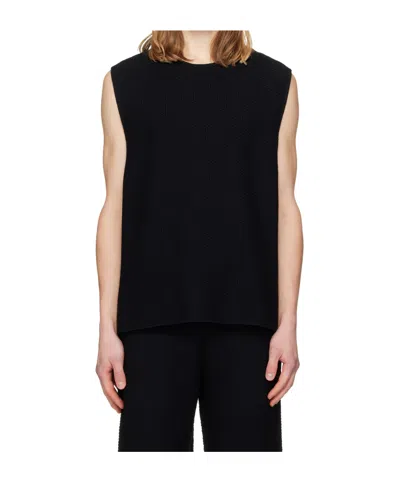 Issey Miyake Sleeveless Vest-style Knitwear In Black