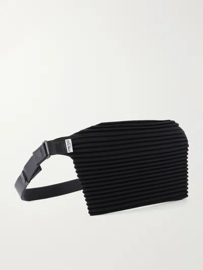 Issey Miyake Slim Pleated Belt Bag In Black