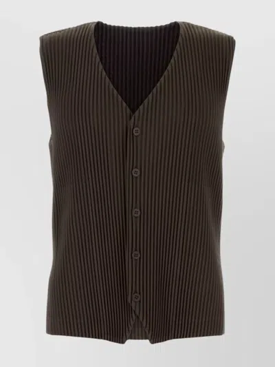 Issey Miyake Textured Pleated Ribbed Sleeveless V-neck Vest In Green
