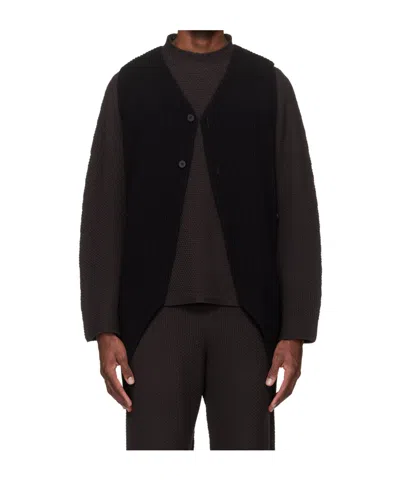 Issey Miyake Tuxedo Pleated Vest In Black