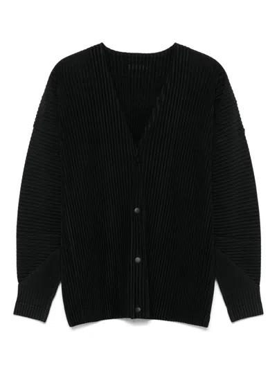 Issey Miyake V-necked Pleated T-shirt In Black