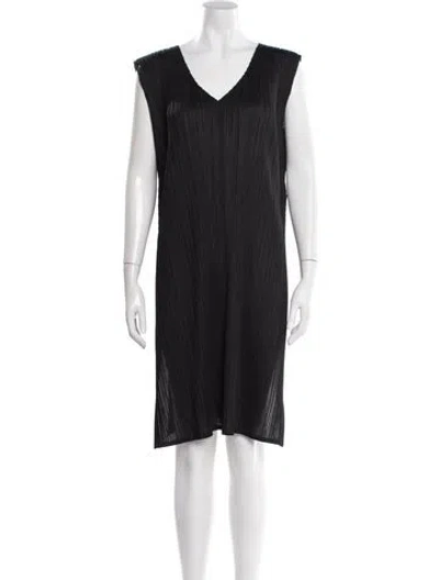 Pre-owned Issey Miyake V-neck Knee-length Dress In Black