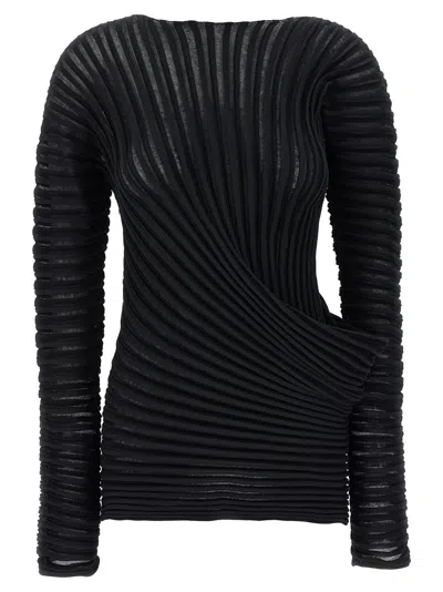 Issey Miyake Women's Stream Top In Black