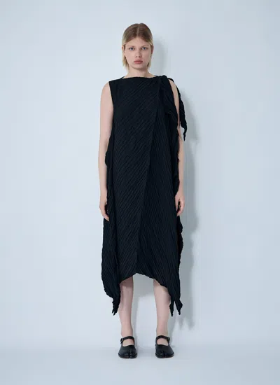 Issey Miyake Women Wrinkled And Twisted Dress In Black