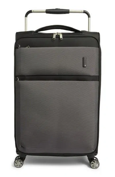 It Luggage Debonair 26-inch Softside Spinner Luggage In Multi