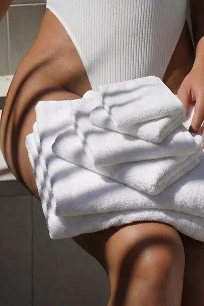 Italic Ultraplush Australian Cotton Towels Standard Set In White At Urban Outfitters