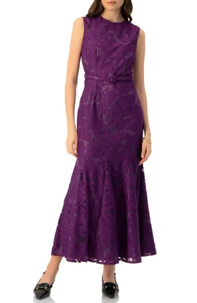 Ivonne Sleeveless Lace Long Dress With Belt In Purple