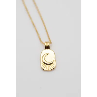 Ivy & Pearl Co. Moonlight Essence Necklace In Gold