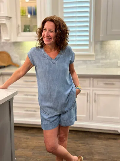 Ivy Jane V-neck Tee Top In Denim In Blue