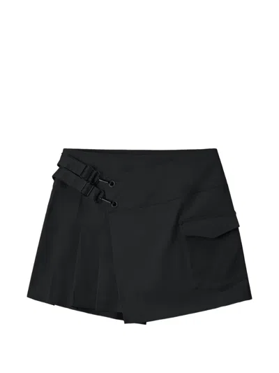 Izzue Buckle-detail Shorts In Black