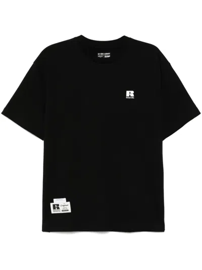 Izzue Logo-embroidered T-shirt In Black