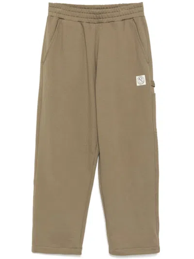 Izzue Logo Patch Sweatpants In Neutrals