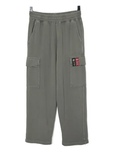 Izzue Logo-patch Trousers In Gray