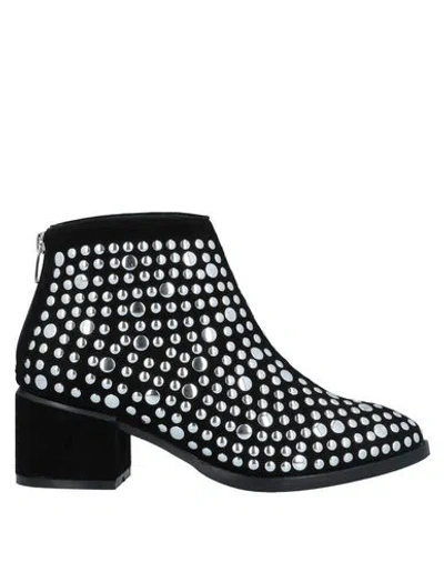 J D Julie Dee Woman Ankle Boots Black Size 6.5 Soft Leather