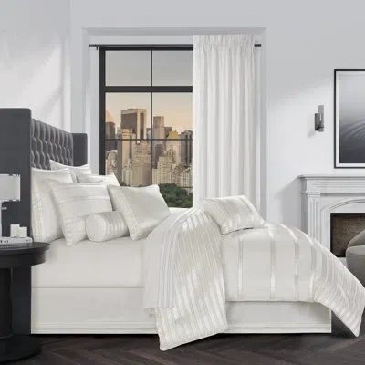 J Queen New York Calvari 4pc. Comforter Set In Platinum