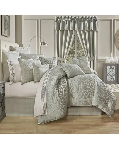 J Queen New York J. Queen New York Five Queens Court Nouveau Comforter Set In Animal Print