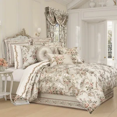 J Queen New York Pecora Comforter Set In Coral