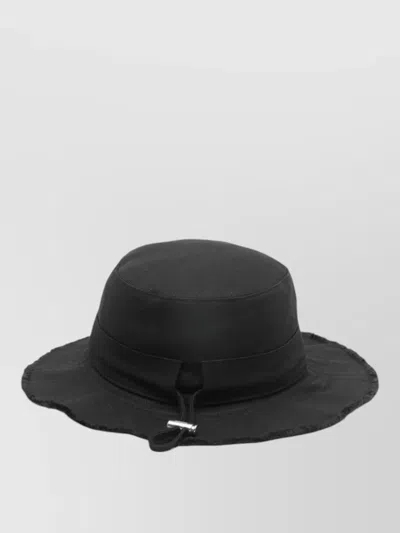 Jacquemus Artichaut Flat Crown Hat Frayed Brim In Black