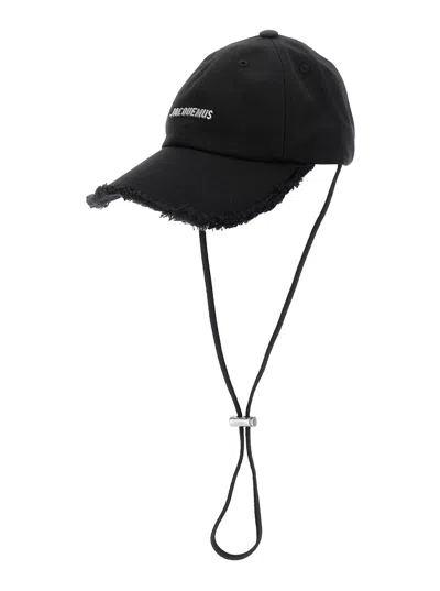 JACQUEMUS JACQUEMUS MEN CAPPELLO 'LE CASQUETTE ARTICHAUT' CON COULISSE IN COTONE NERO UOMO