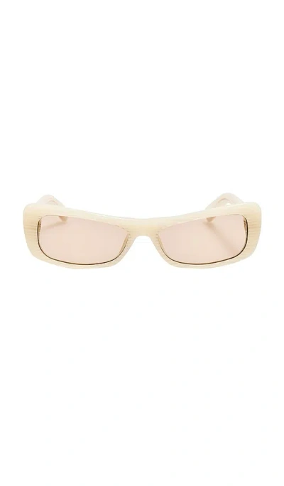 Jacquemus Capri Sunglasses In Neutral