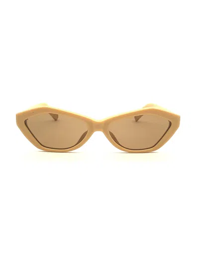 Jacquemus Chic International Fit Mini Sunglasses In Brown