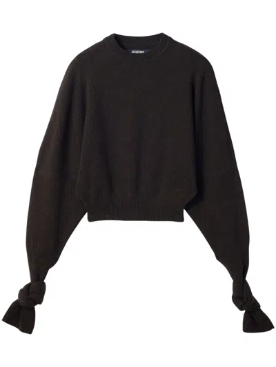 Jacquemus Cropped Knotted Cuff Wool The Fiocco Sweater In Brown