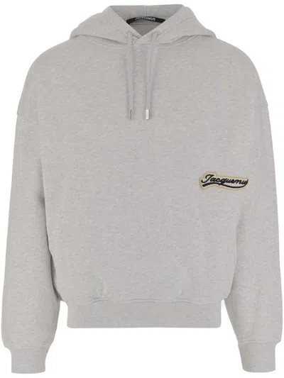 Jacquemus Drawstring Hood Cotton Sweatshirt With Varsity Patches In Gray