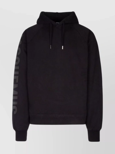 JACQUEMUS DRAWSTRING HOODED SWEATER WITH RIBBED CUFFS AND HEM