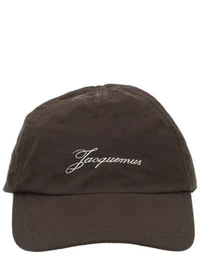 Jacquemus Embroidered Logo Baseball Cap In Brown