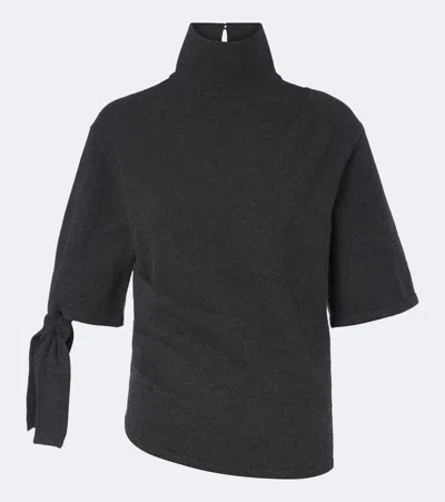 Jacquemus Cashmere-blend Fiocco Asymmetric Draped Short-sleeve Knitted Top In Black