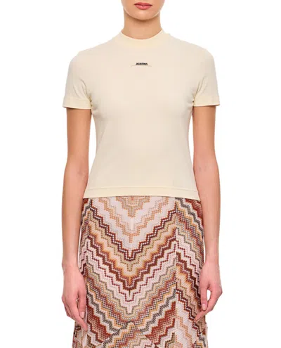 Jacquemus Fitted Round Neck T-shirt With Logo Label In Beige In White