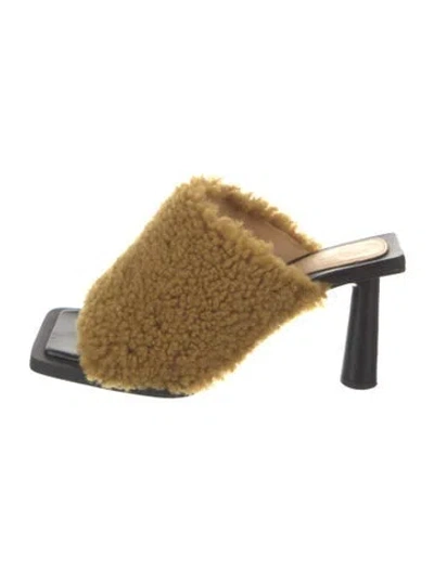 Pre-owned Jacquemus Fur Slides In Brown