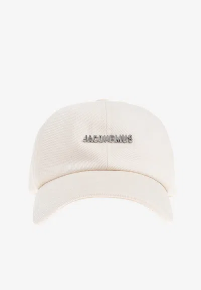 Jacquemus Gadjo Logo Baseball Cap In Cream