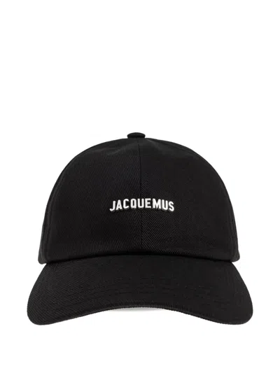 Jacquemus Gadjo Logo-plaque Baseball Cap In Black