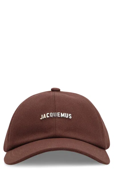 Jacquemus Gorra Gadjo Marron Logo Plateado In Brown