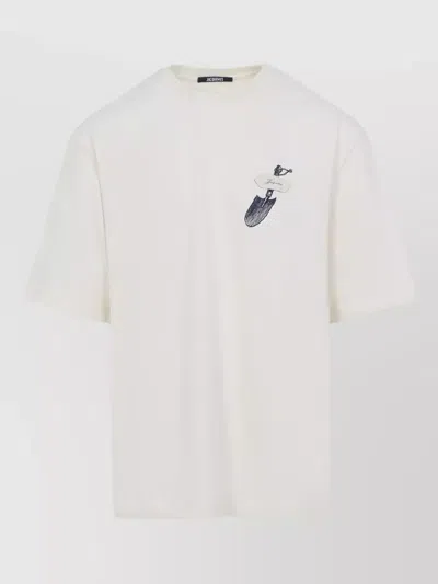 Jacquemus Graphic Print Crew Neck Short Sleeve T-shirt In White