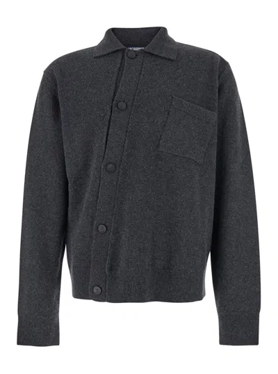 JACQUEMUS GREY CARDIGAN WITH ASYMMETRICAL DESIGN IN WOOL MAN