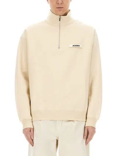 Jacquemus High Collar Half-zip Grosgrain Sweatshirt In Beige