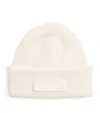 Jacquemus Ribbed White Beanie With Subtle Logo Detailing In White