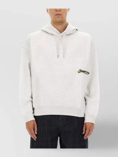 JACQUEMUS HOODED SWEATER WITH DRAWSTRING AND RIBBED FINISH