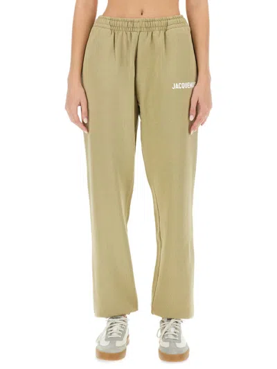 Jacquemus Le Jogging Logo Cotton Sweatpants In Kaki