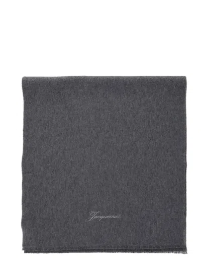 JACQUEMUS GREY RECTANGULAR SCARF WITH LOGO LETTERING ON THE FRONT IN WOOL AND CASHMERE WOMAN