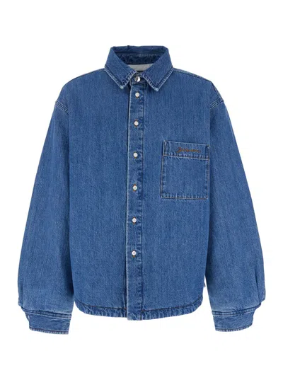 JACQUEMUS 'LA CHEMISE BOULANGER' BLUE JACKET WITH CLASSIC COLLAR AND LOGO EMBROIDERY ON THE FRONT IN DENIM MAN